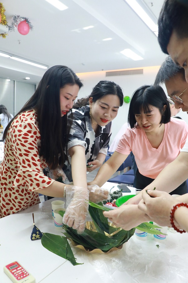 端午佳節(jié)，“歡樂放粽”